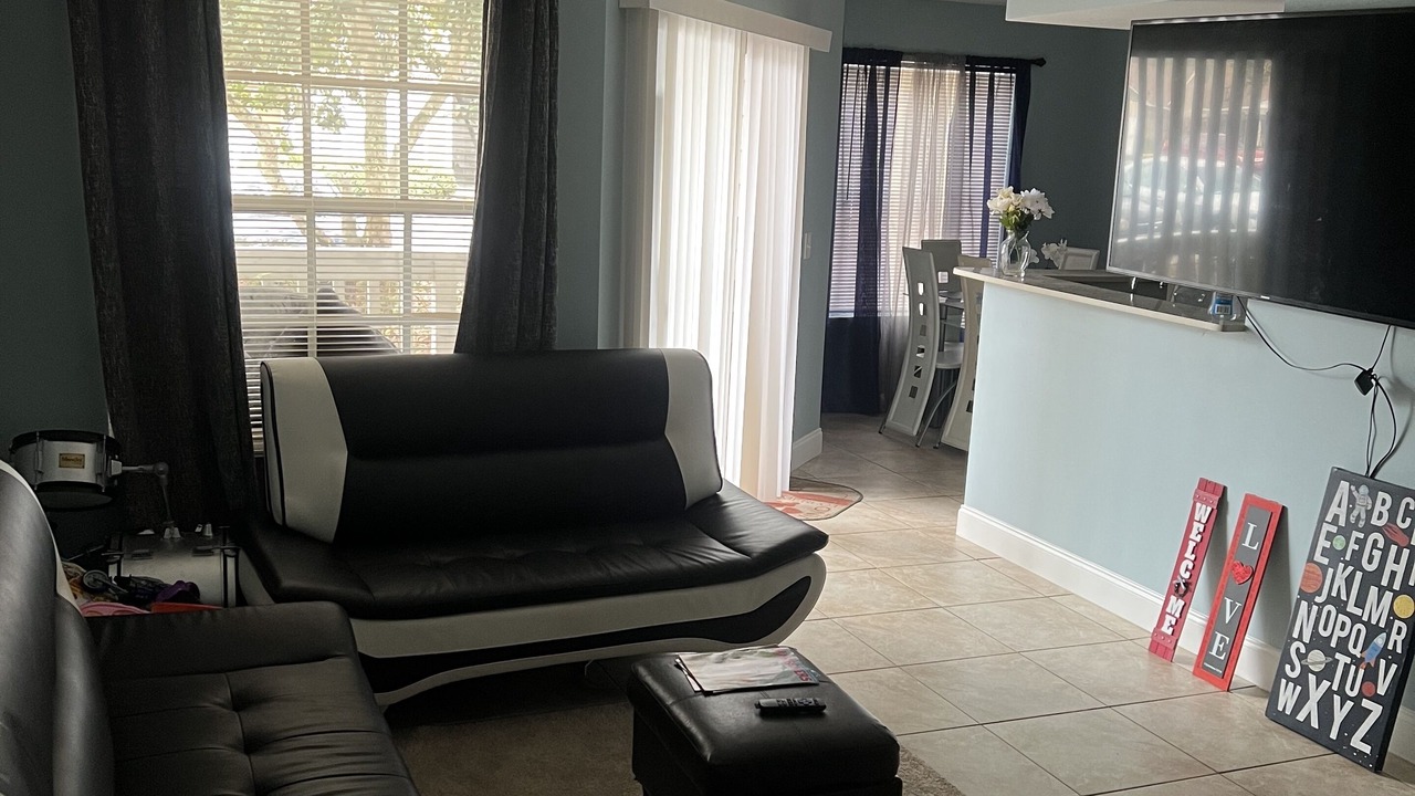 Photo of Livingroom in Metro West