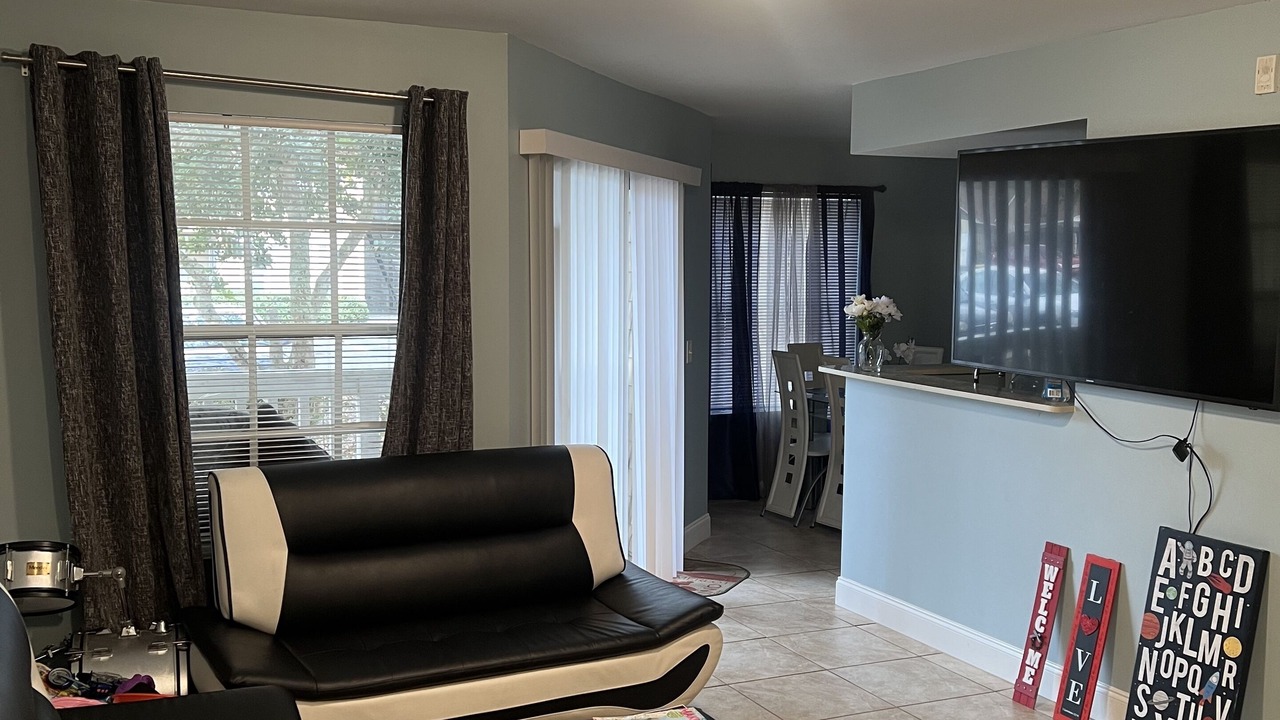 Photo of Livingroom in Metro West