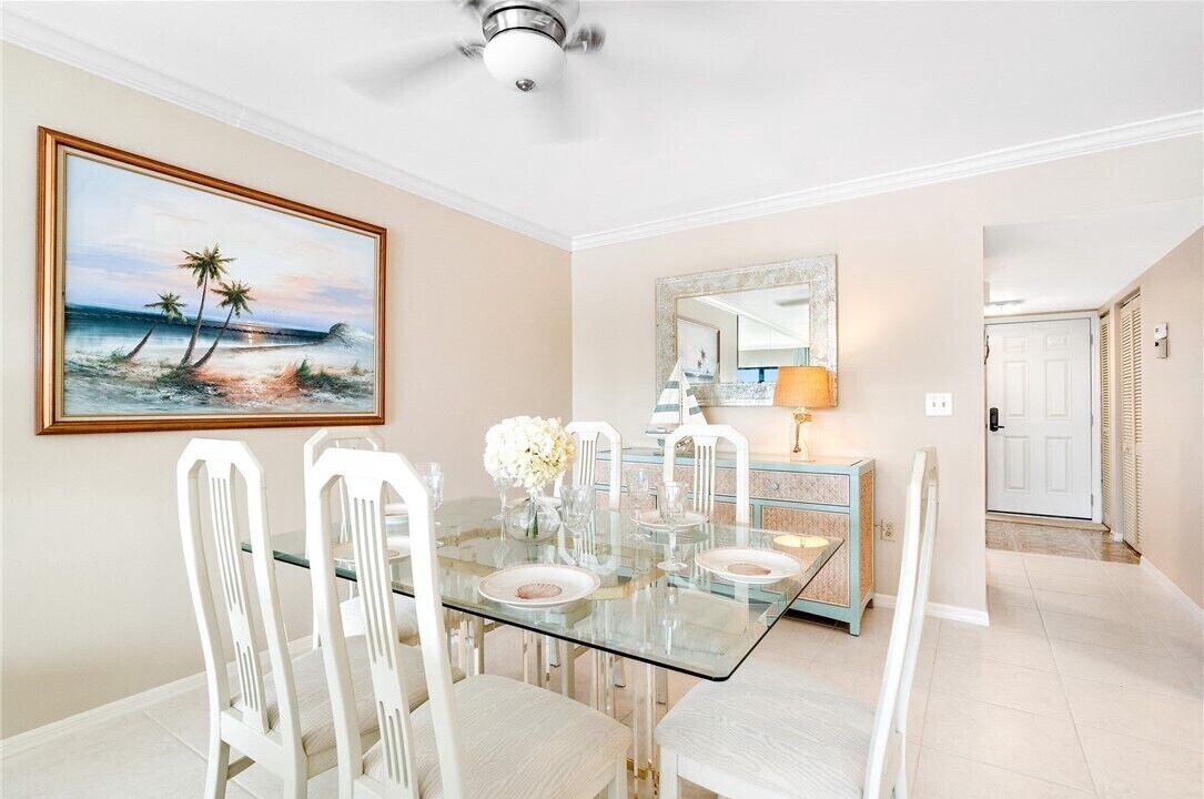 Photo of Livingroom in Central Beach