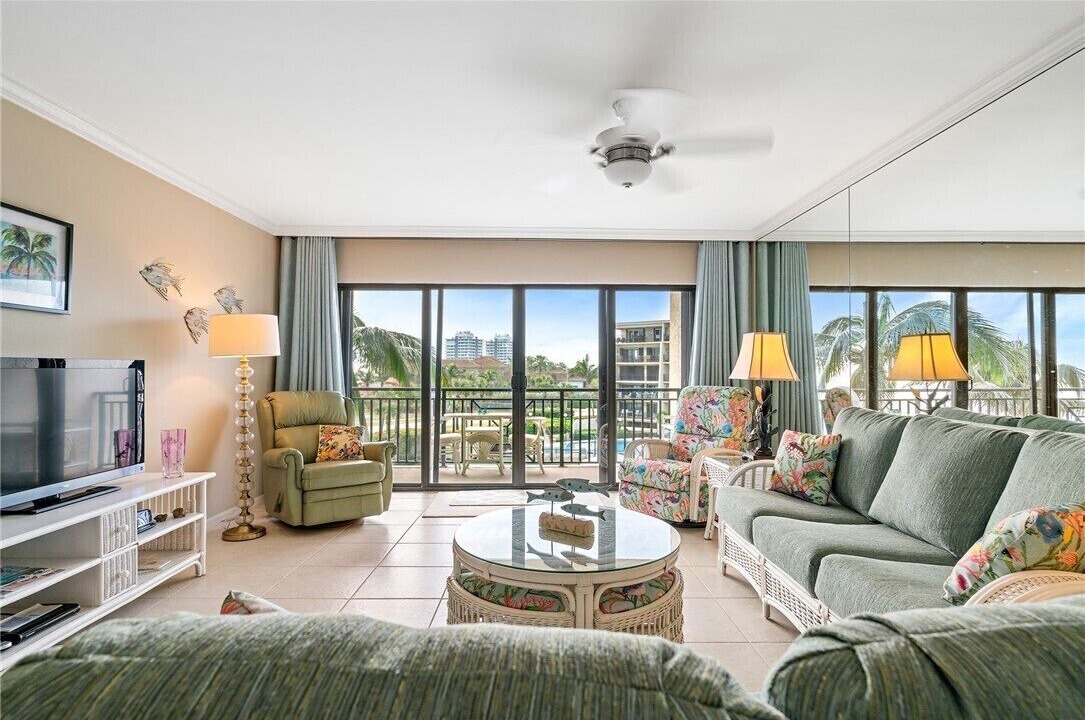 Photo of Livingroom in Central Beach