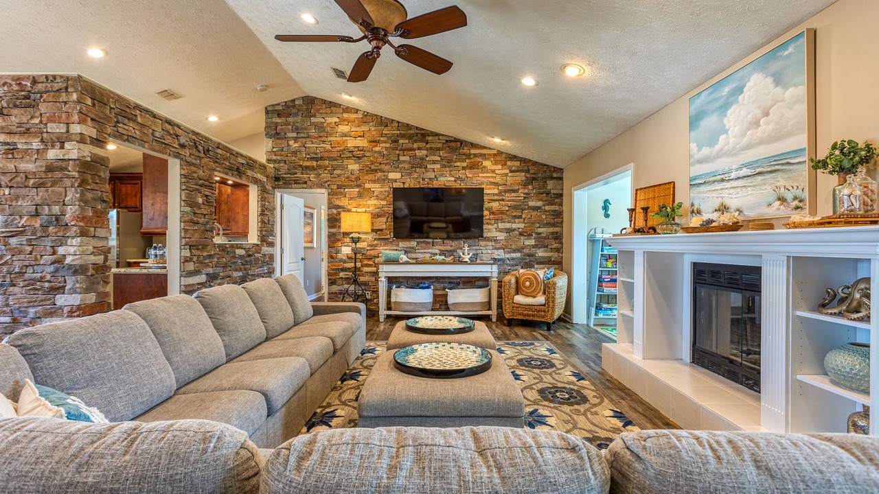 Photo of Livingroom in Thomas Drive