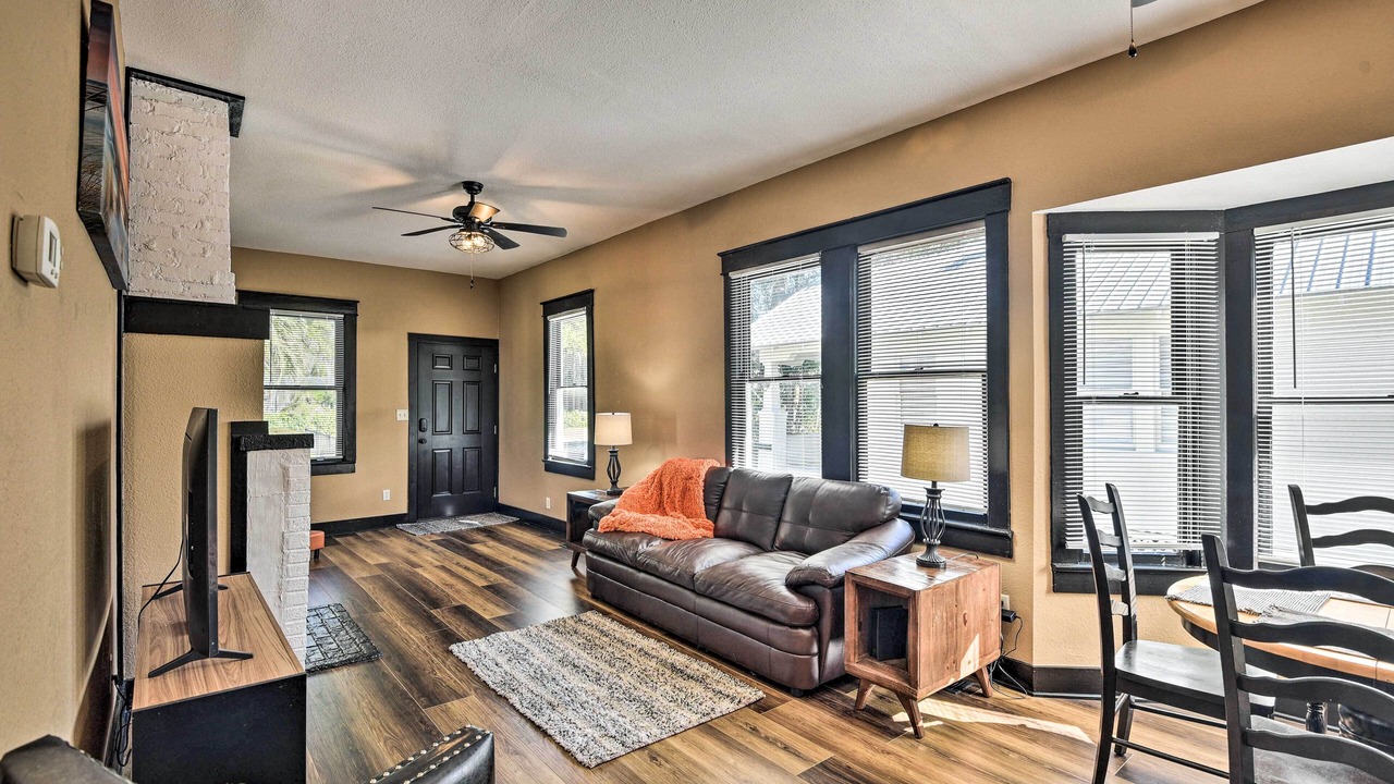Photo of Livingroom in DeLand