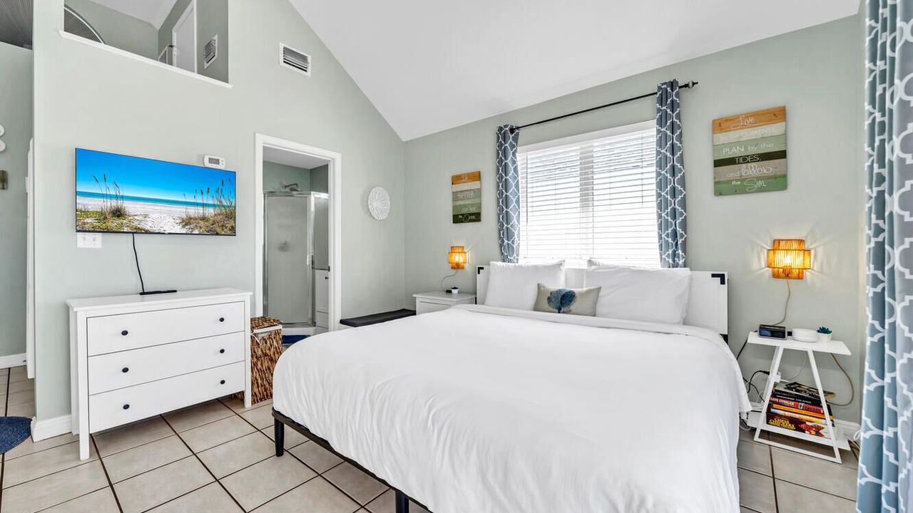 Photo of Bedroom in Crystal Beach