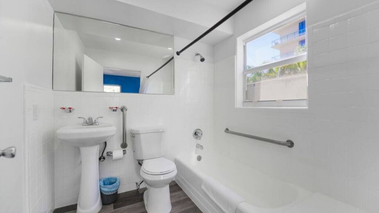 Photo of Bathroom in Hollywood