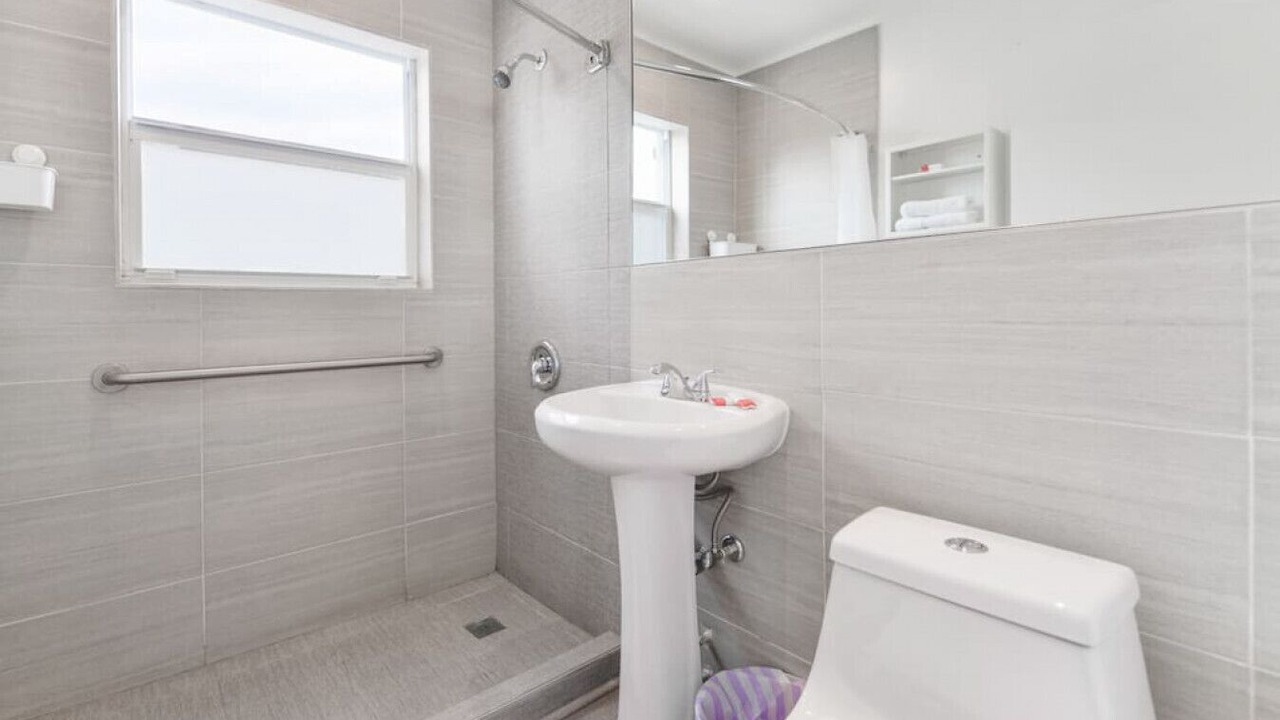 Photo of Bathroom in Hollywood