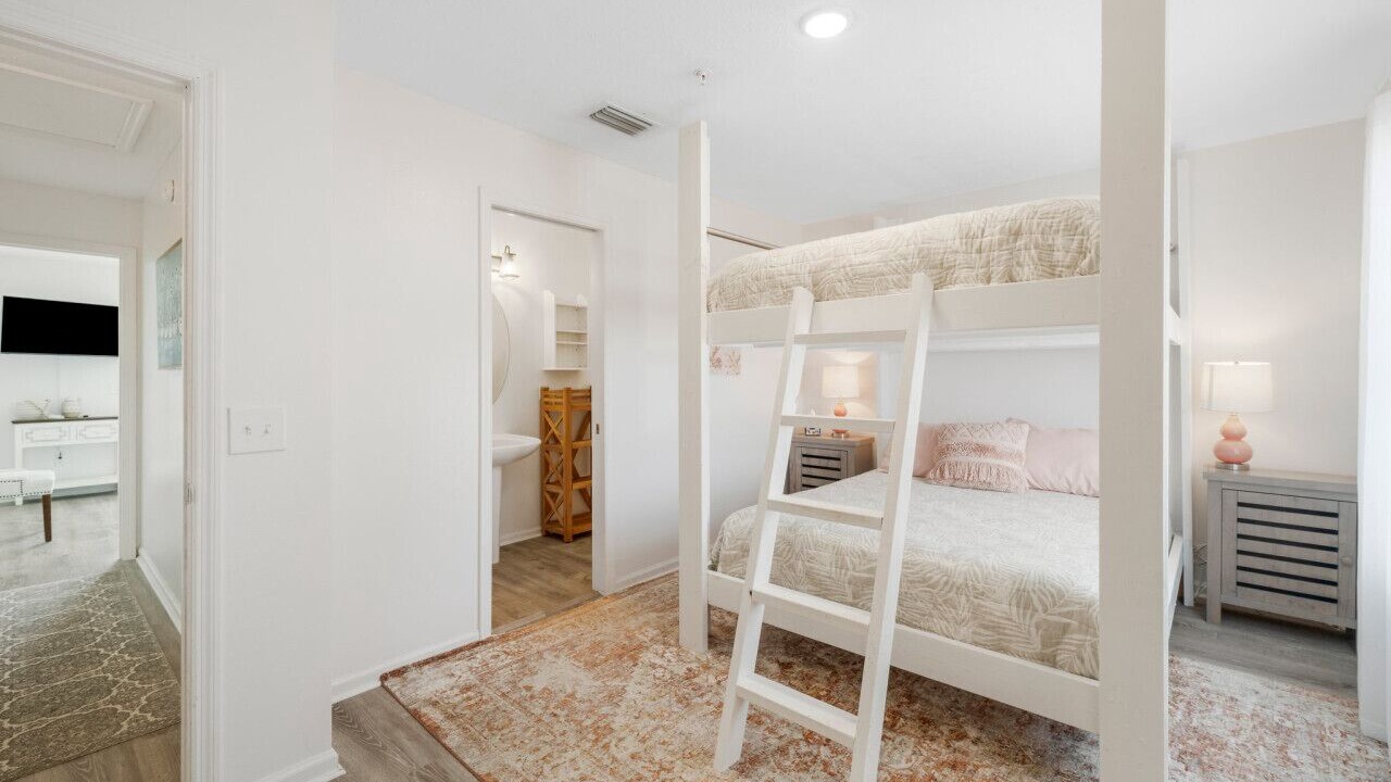 Photo of Bedroom in Mexico Beach