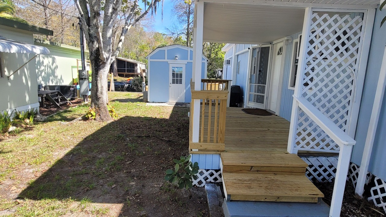 Photo of Patio Balcony in Weeki Wachee Gardens