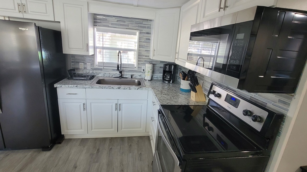 Photo of Kitchen in Weeki Wachee Gardens