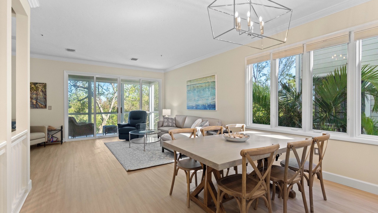 Photo of Livingroom in Whitney Beach