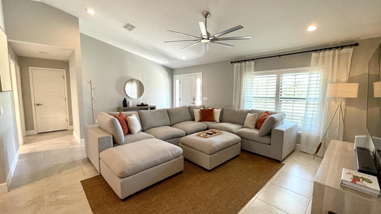 Photo of Livingroom in Englewood East