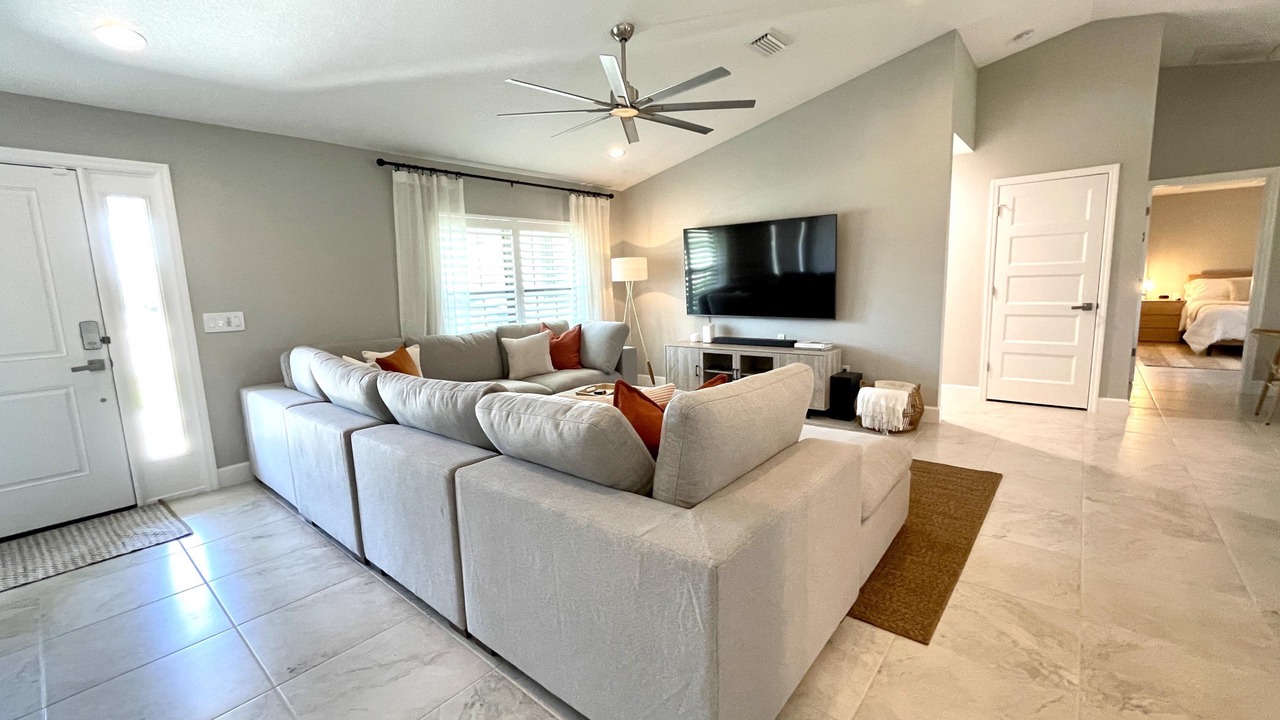 Photo of Livingroom in Englewood East