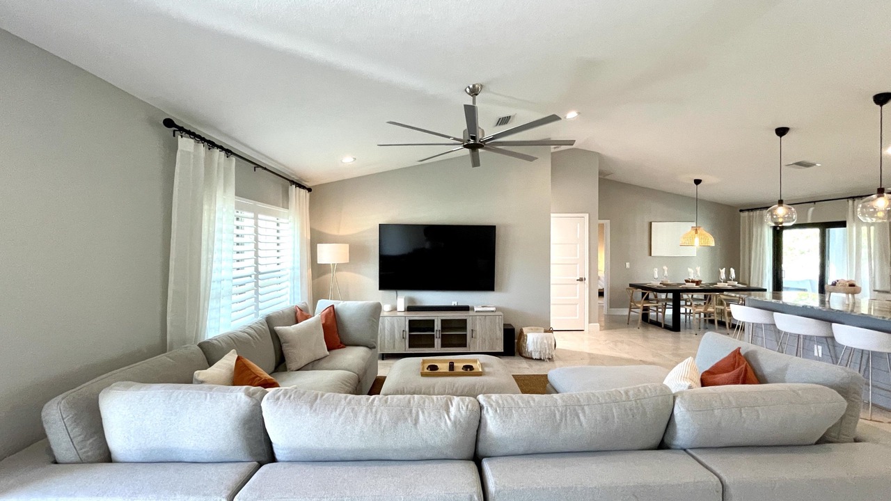 Photo of Livingroom in Englewood East