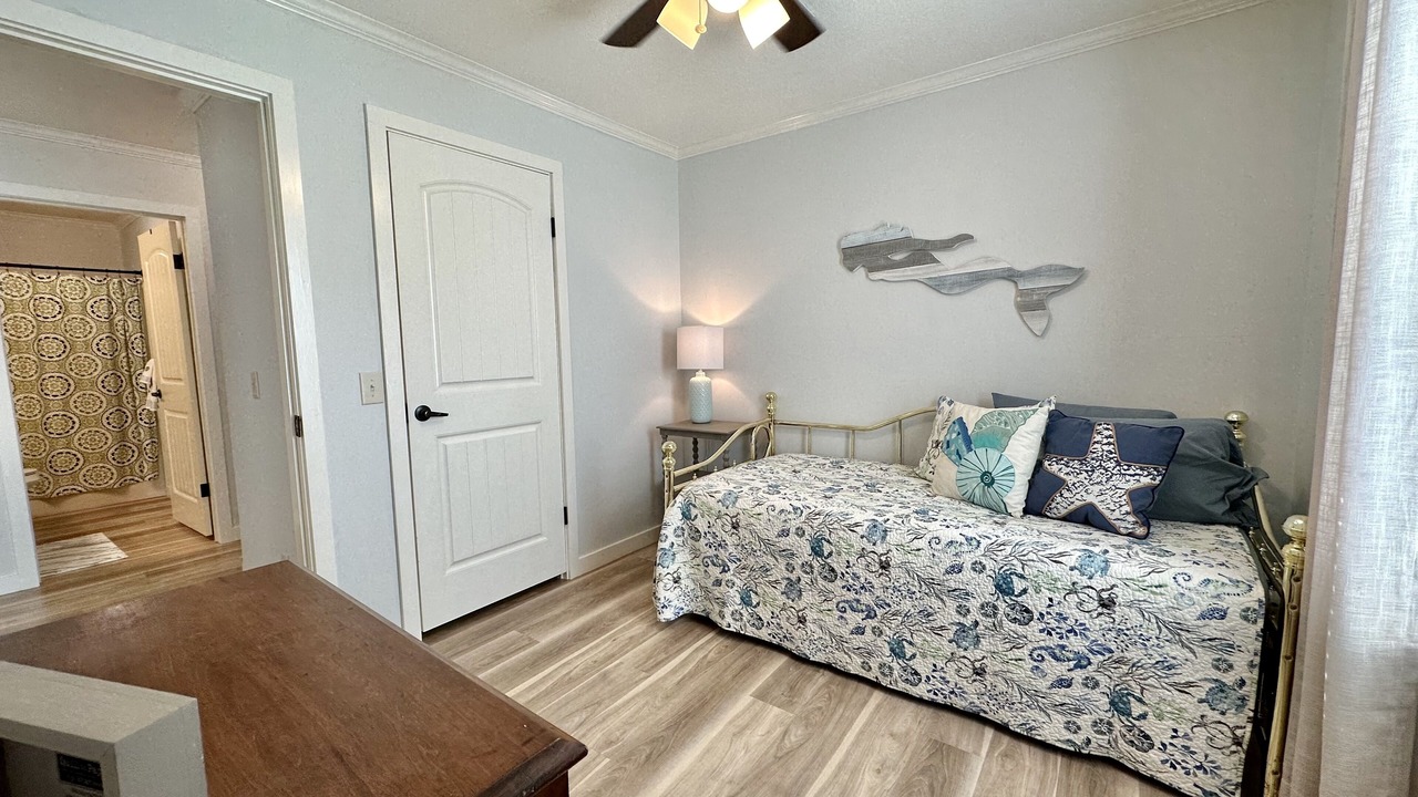 Photo of Bedroom in Laguna Beach Estates