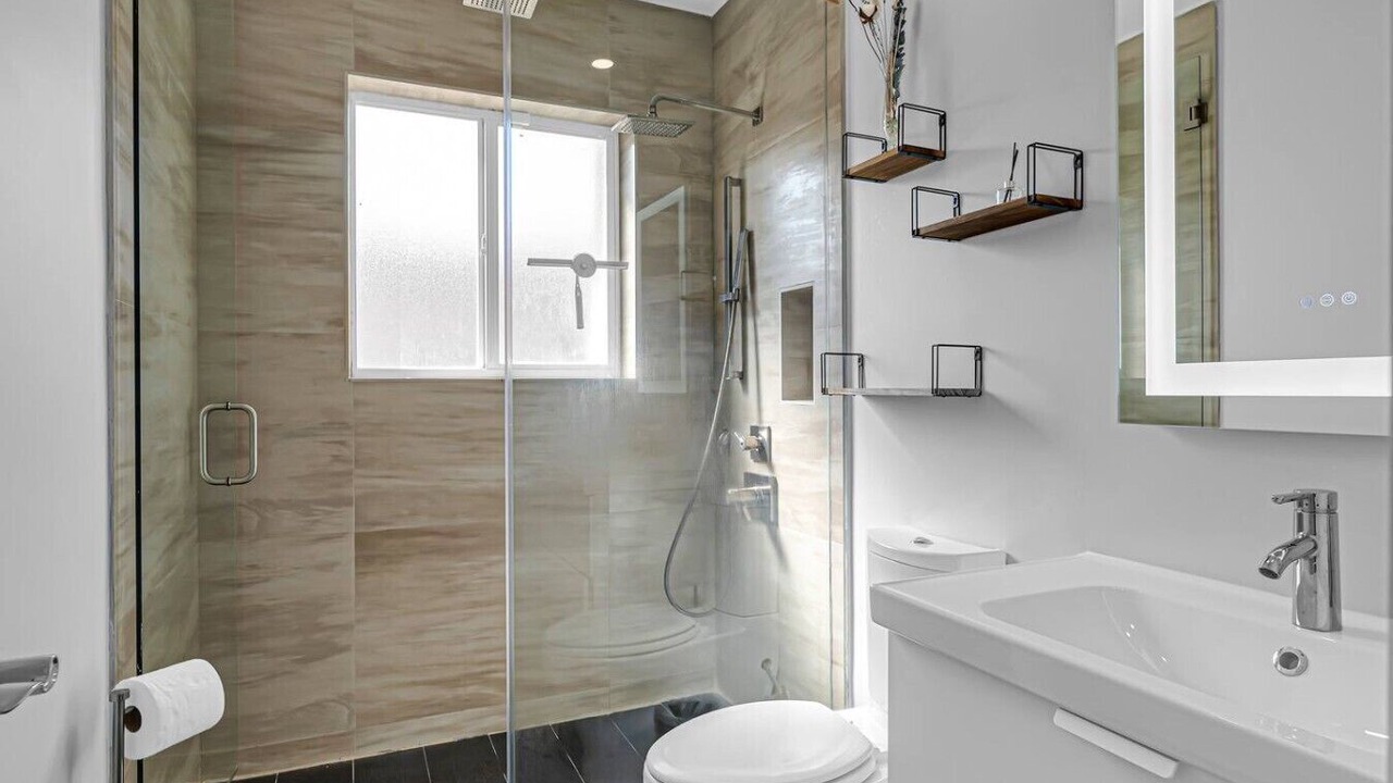 Photo of Bathroom in Coral Way