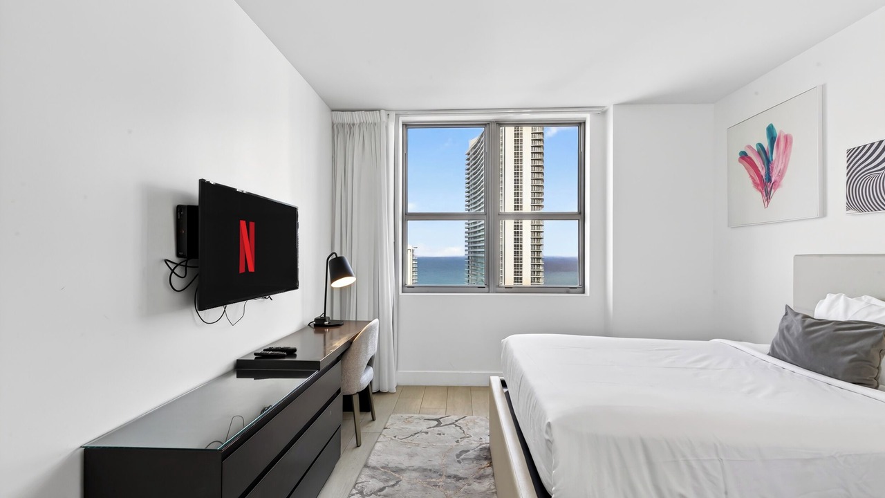 Photo of Bedroom in Hollywood South Central Beach