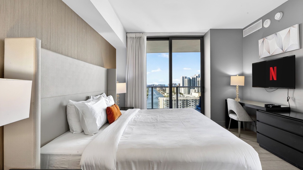 Photo of Bedroom in Hollywood South Central Beach