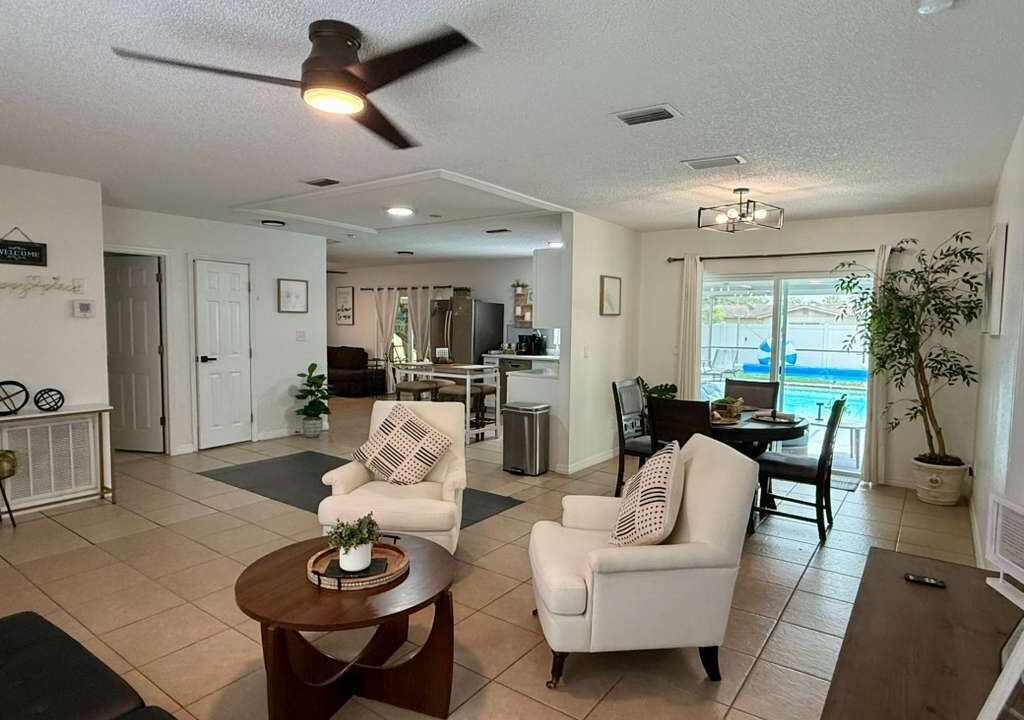 Photo of Livingroom in Berkeley Manor