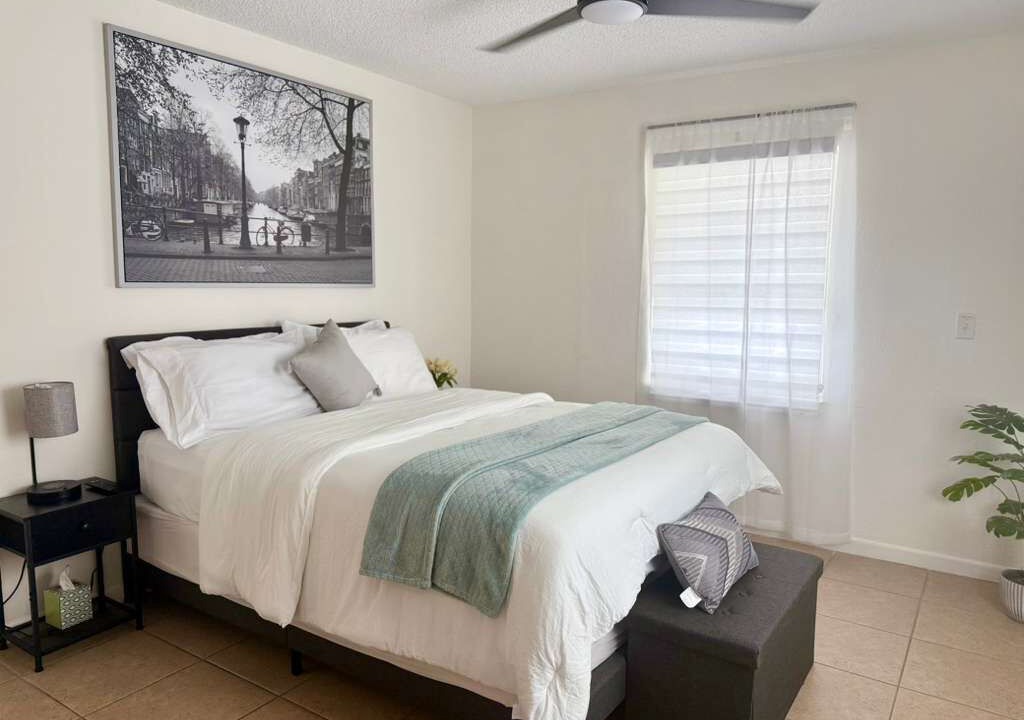 Photo of Bedroom in Berkeley Manor
