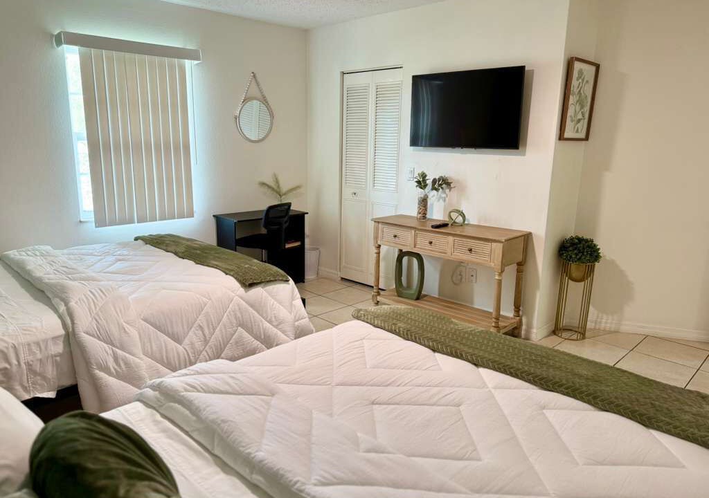 Photo of Bedroom in Berkeley Manor