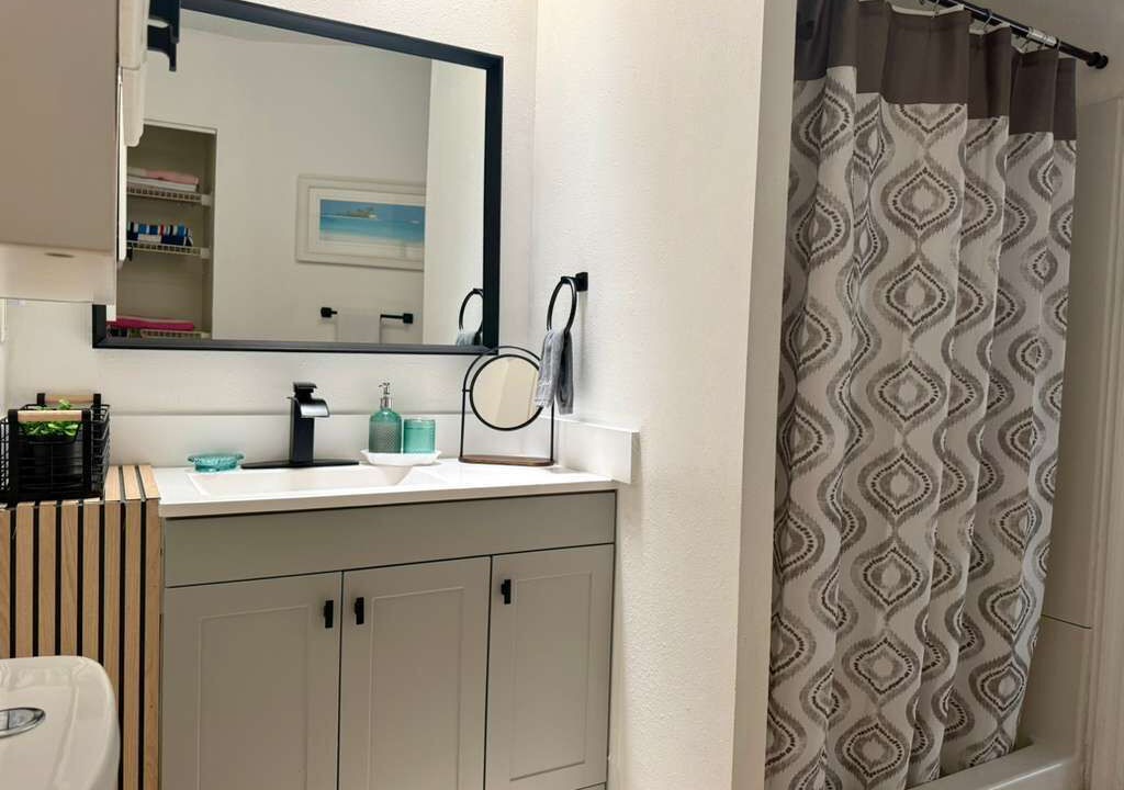 Photo of Bathroom in Berkeley Manor
