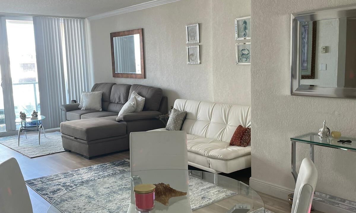 Photo of Livingroom in Hollywood South Central Beach