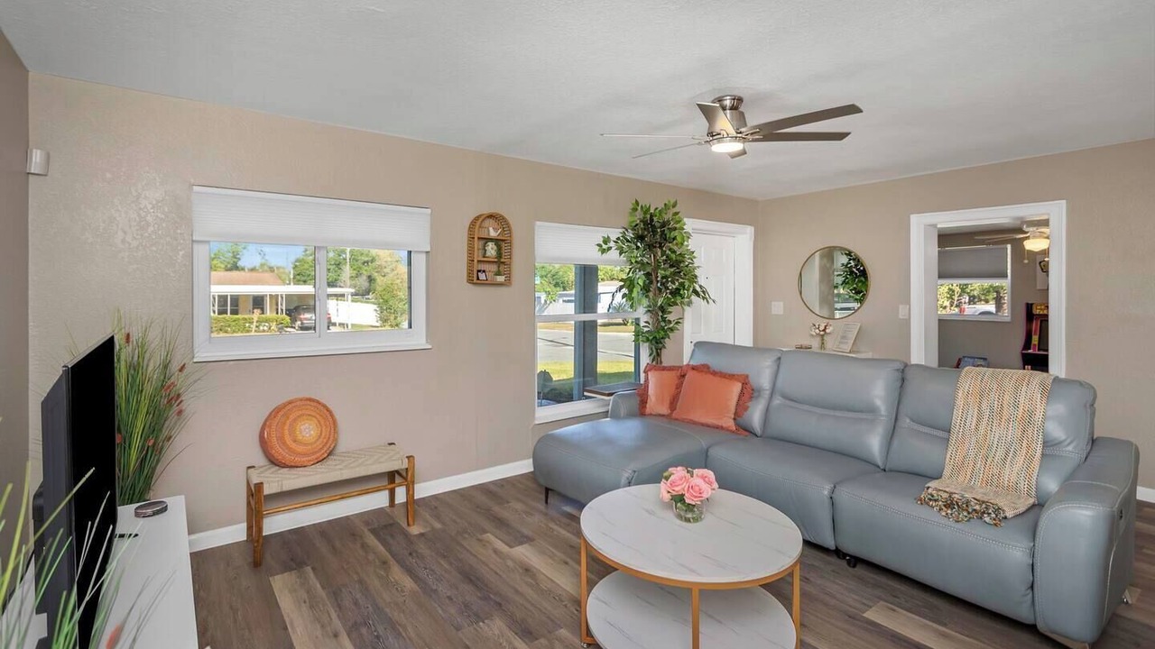 Photo of Livingroom in Bearss Plaza