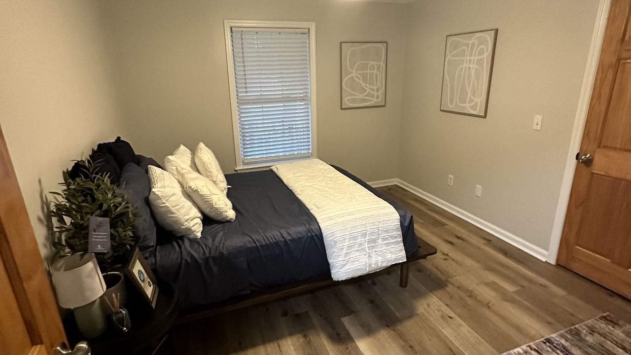Photo of Bedroom in Brooks County