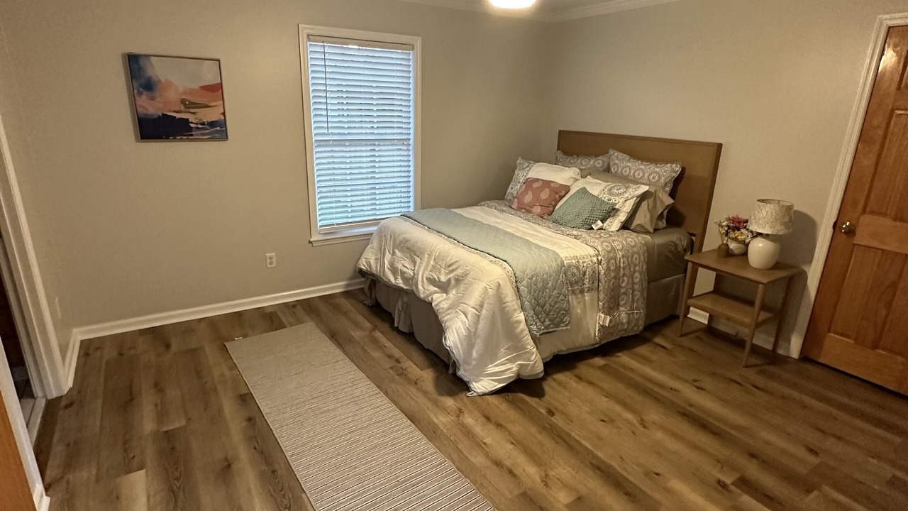 Photo of Bedroom in Brooks County