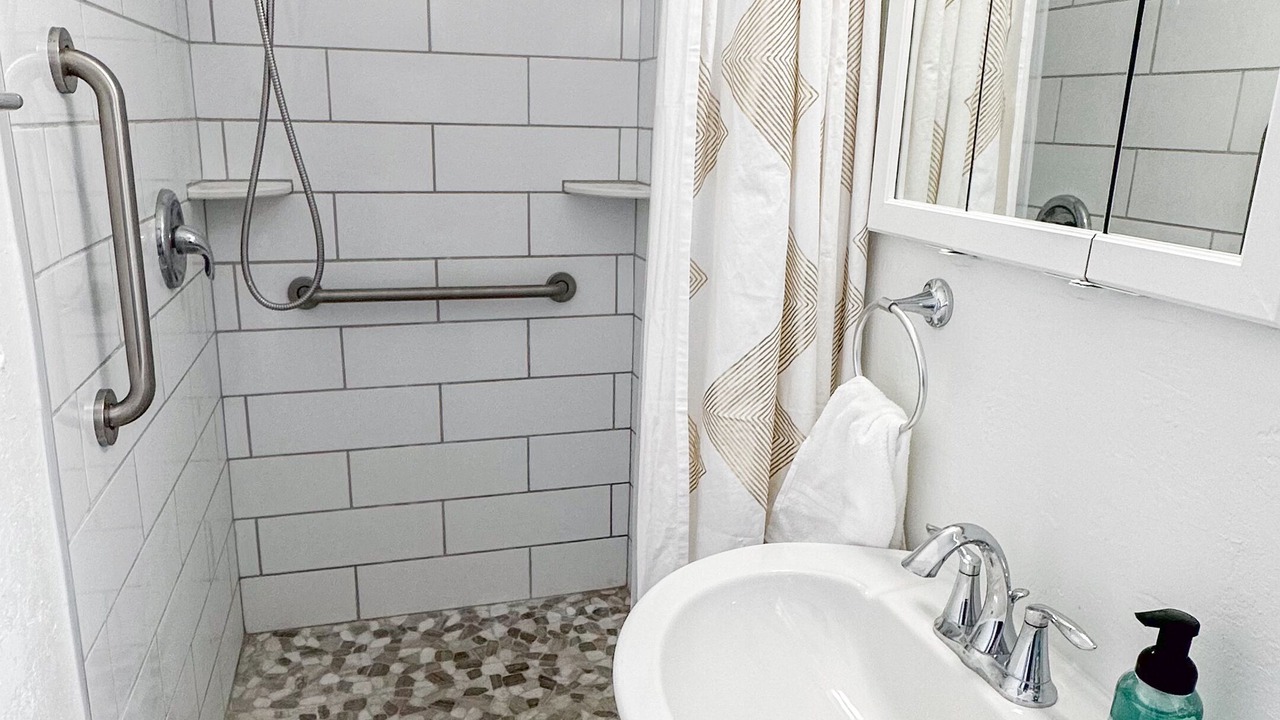 Photo of Bathroom in Seminole