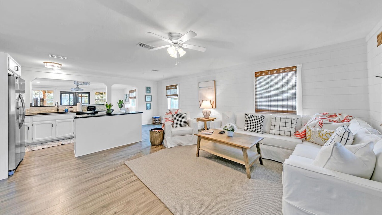 Photo of Livingroom in Gulfview Heights