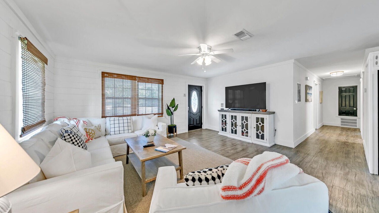 Photo of Livingroom in Gulfview Heights