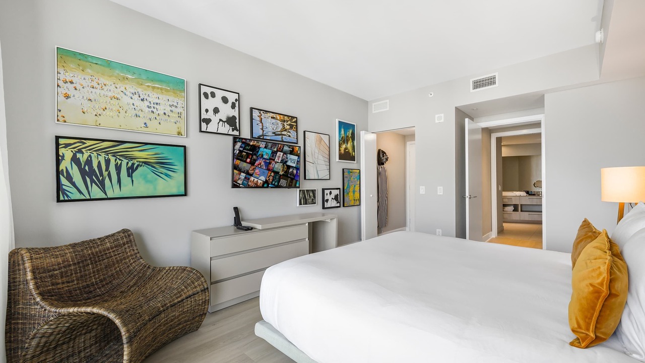 Photo of Bedroom in Hollywood South Central Beach