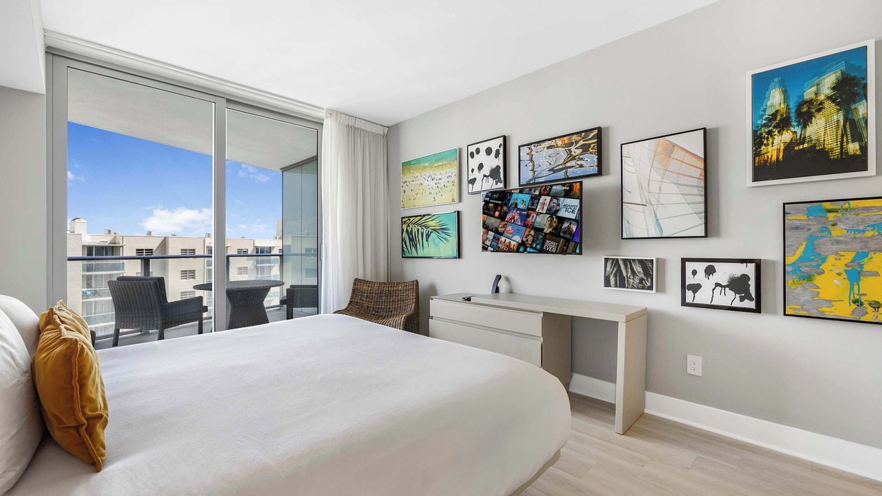 Photo of Bedroom in Hollywood South Central Beach