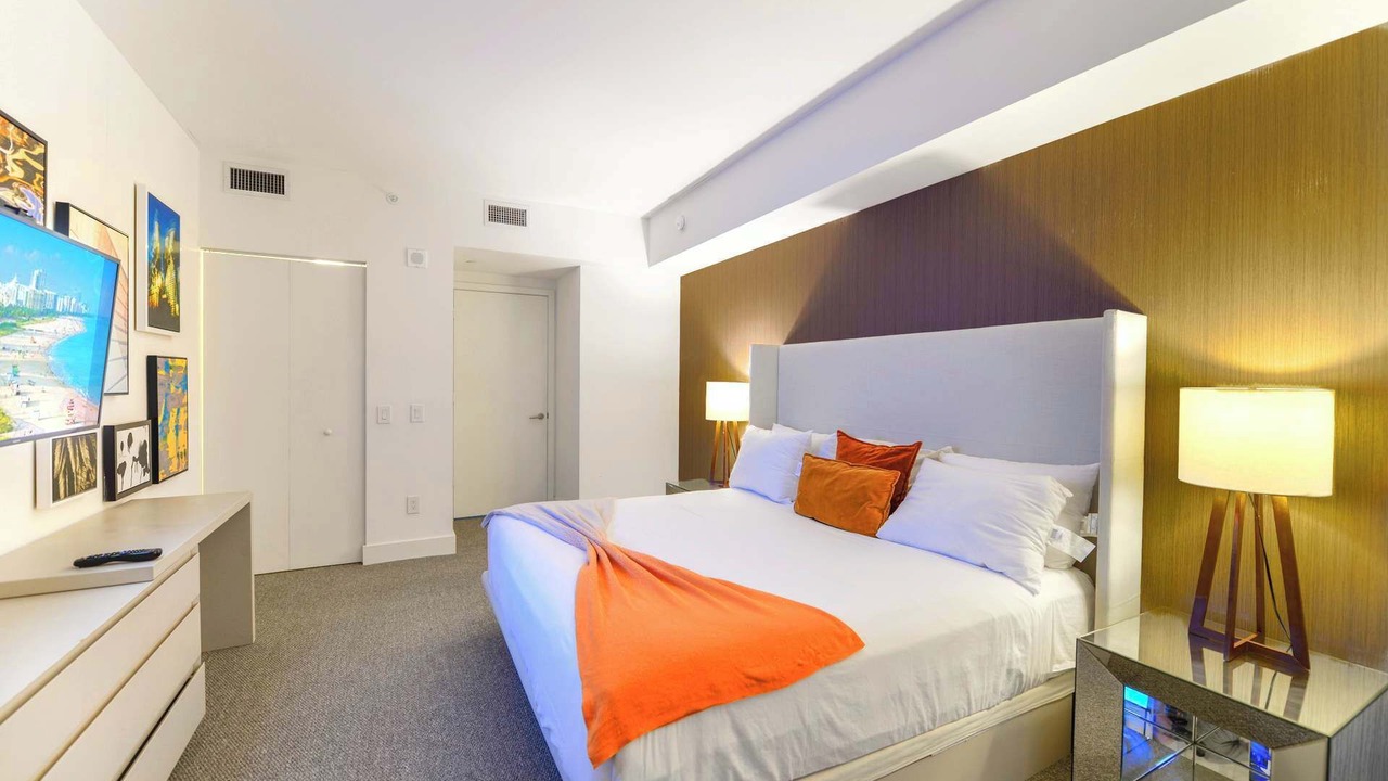 Photo of Bedroom in Hollywood South Central Beach