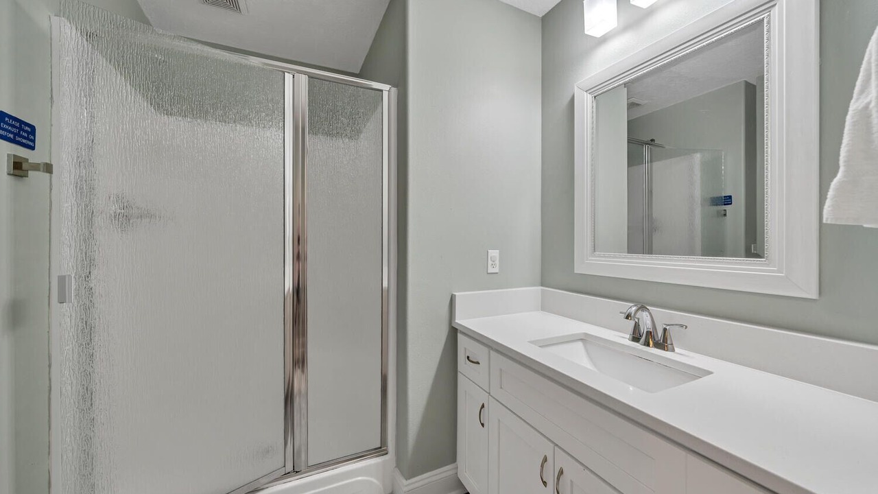 Photo of Bathroom in Clipper Cove