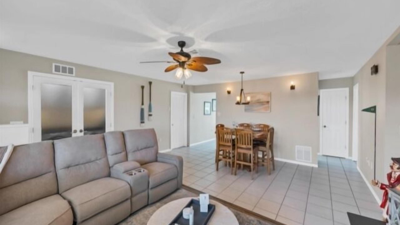Photo of Livingroom in Englewood South