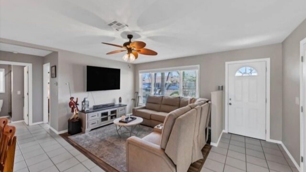 Photo of Livingroom in Englewood South
