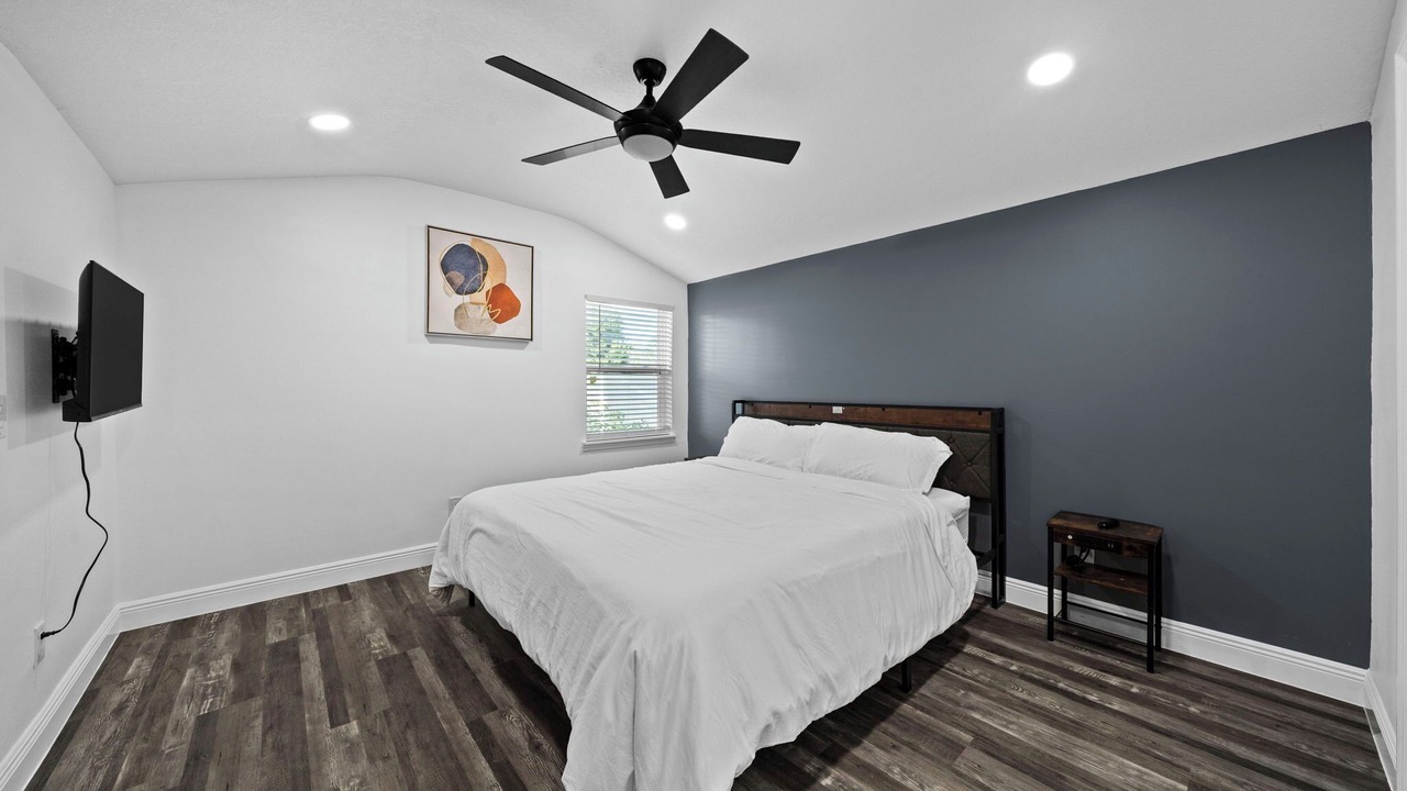 Photo of Bedroom in Bearss Plaza