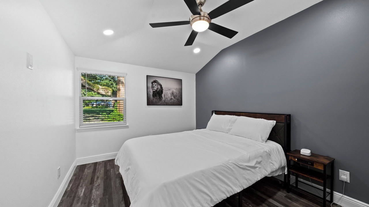 Photo of Bedroom in Bearss Plaza