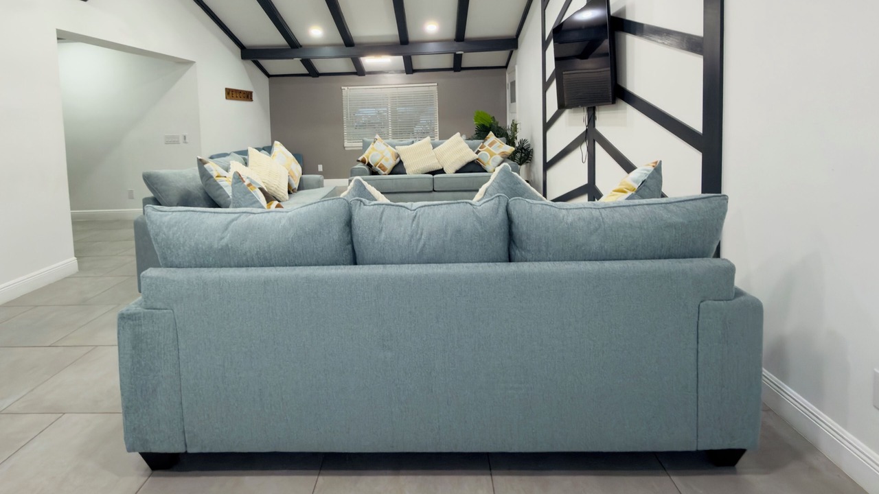 Photo of Livingroom in Bearss Plaza