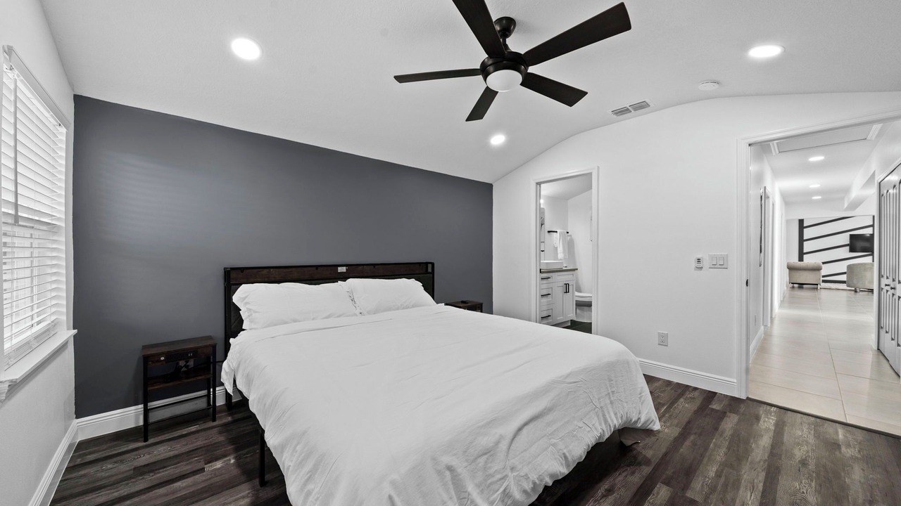 Photo of Bedroom in Bearss Plaza