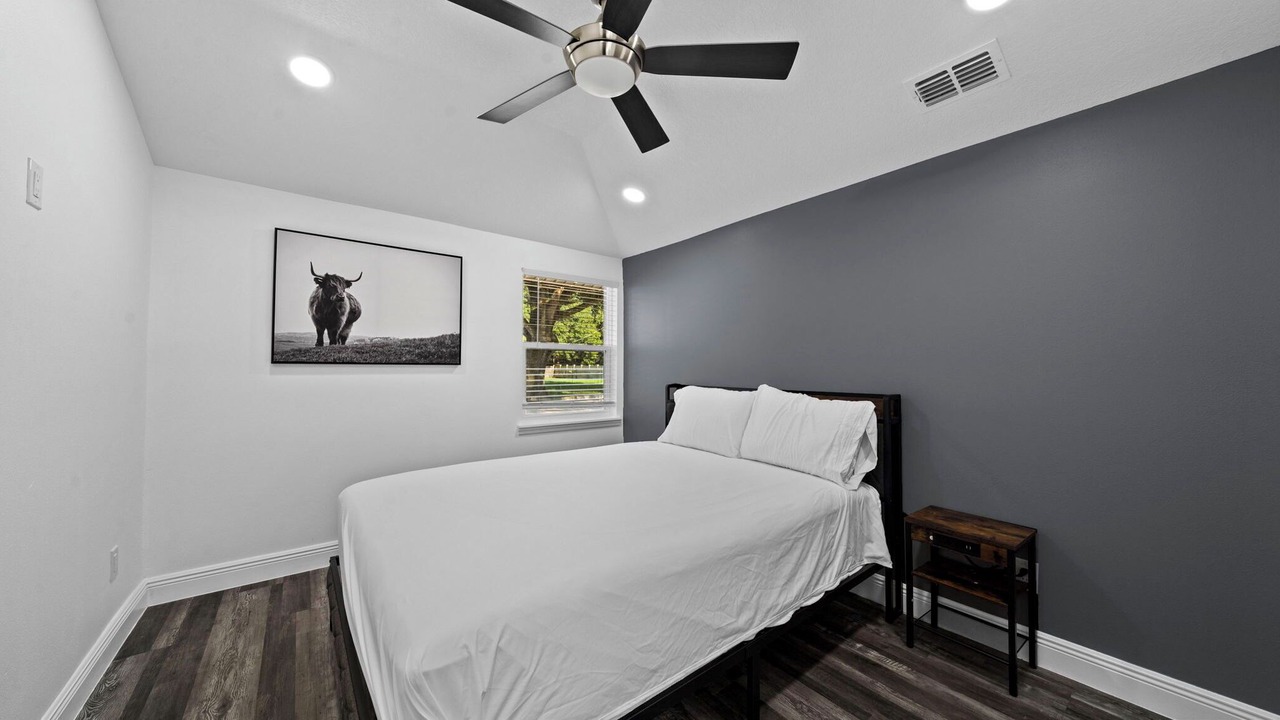 Photo of Bedroom in Bearss Plaza