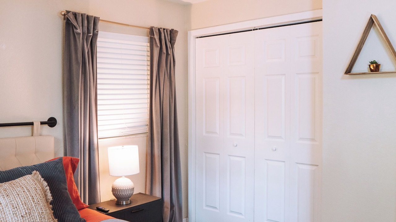 Photo of Bedroom in Carver City - Lincoln Gardens