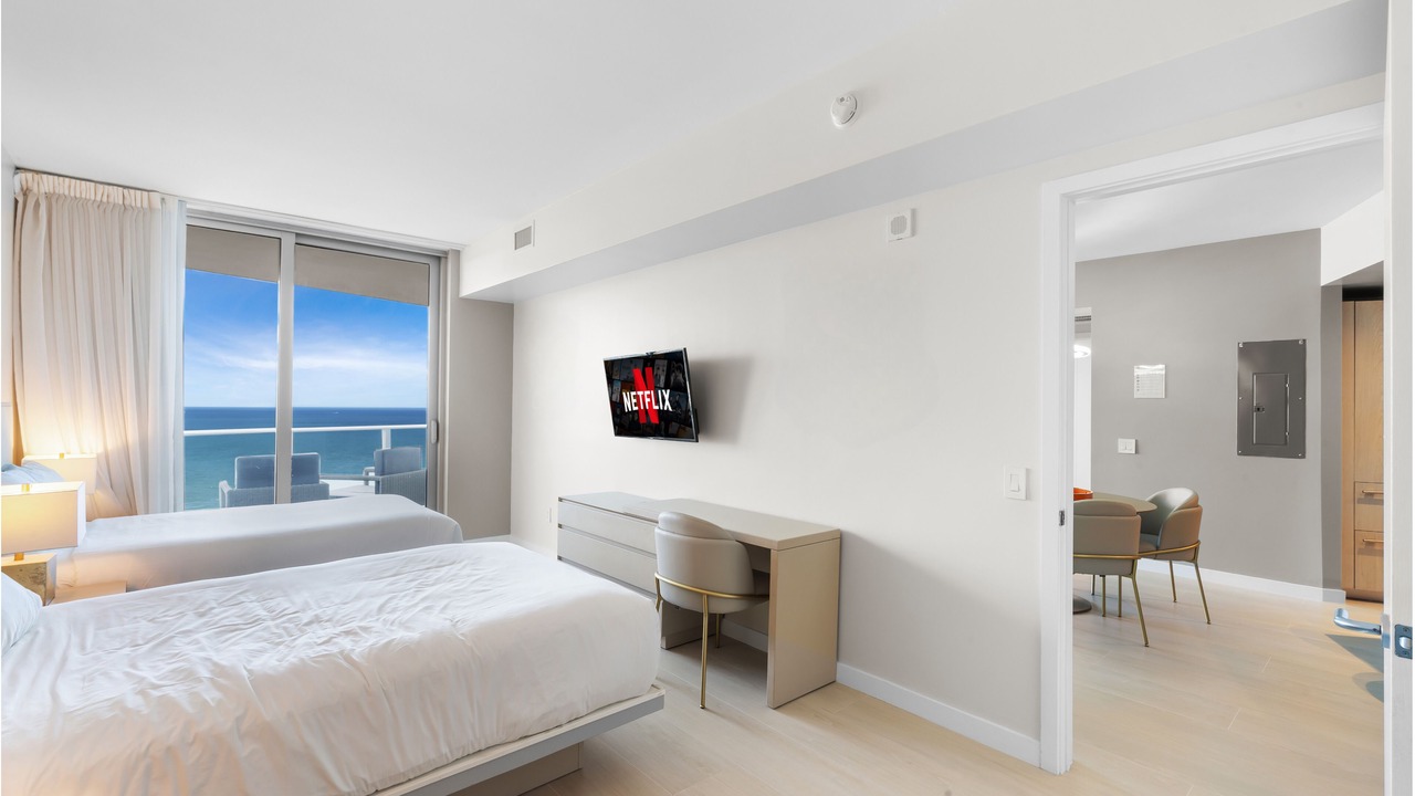 Photo of Bedroom in Hollywood South Central Beach