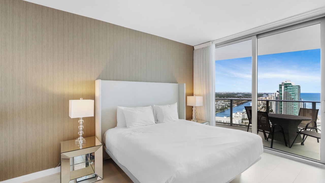 Photo of Bedroom in Hollywood South Central Beach