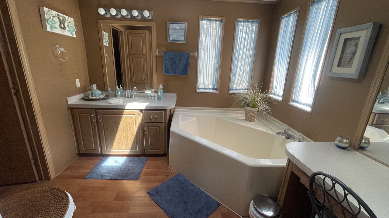 Photo of Bathroom in Weeki Wachee Gardens