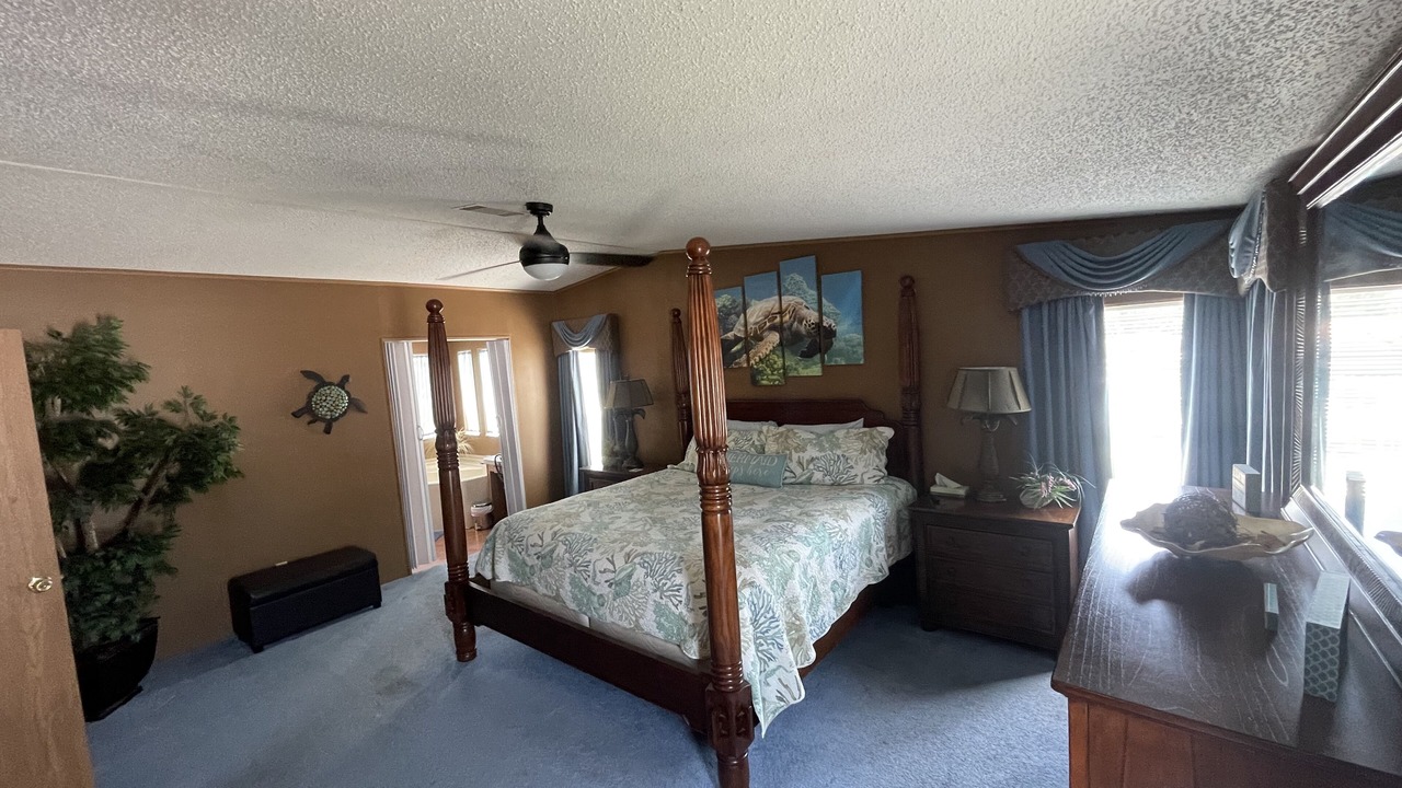 Photo of Bedroom in Weeki Wachee Gardens