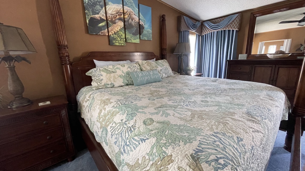 Photo of Bedroom in Weeki Wachee Gardens