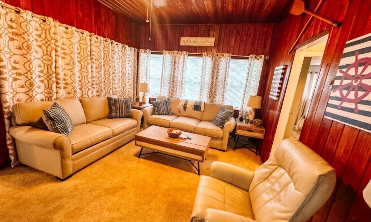 Photo of Livingroom in Holly Hill