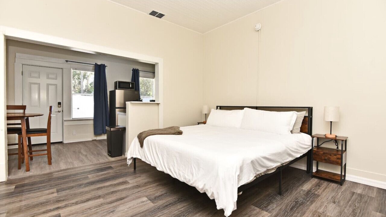 Photo of Bedroom in Winter Garden